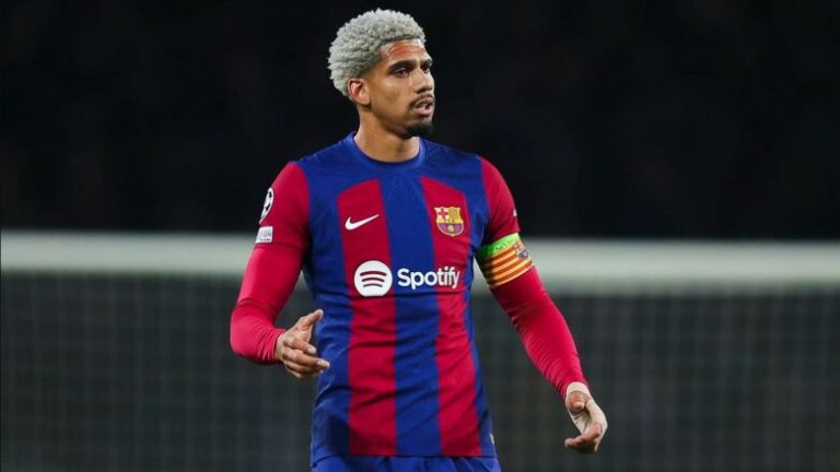 Zyrtare: Barcelona blindon Araujon me kontratë të re
