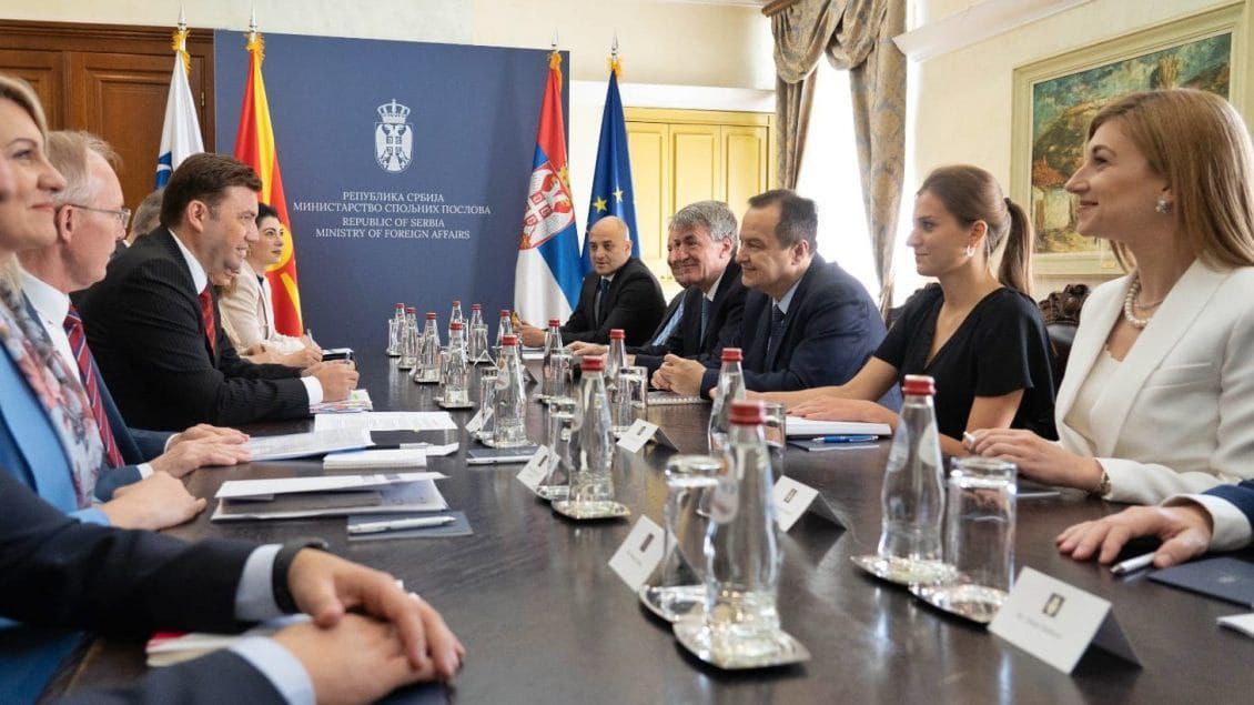  Bujar Osmani mandatin e tij si ministër i Jashtëm e nisi me vizitë në Beograd  përparësi Serbisë para shqiptarëve 