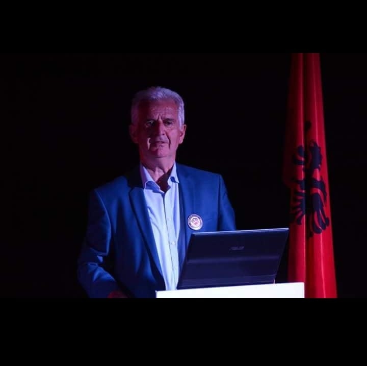 Pollozhani godet Selën  Ata që u bënë milionerë nën tingujt e kambanës së servilizmit  sot shpifin