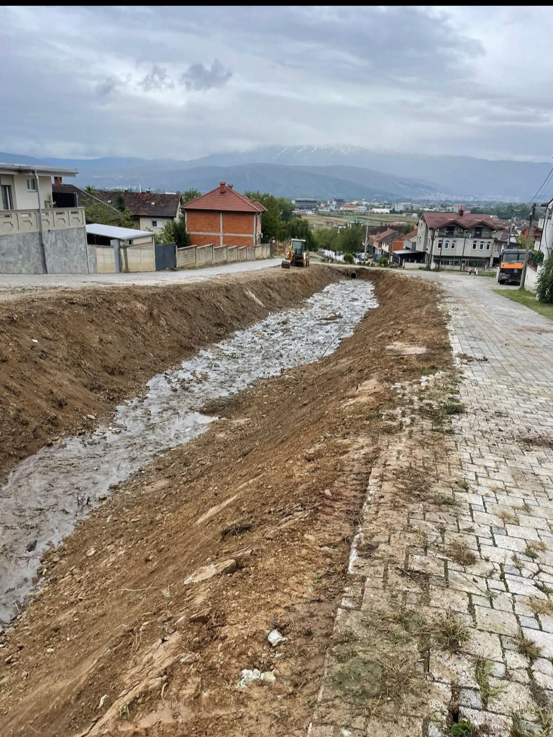 Pastrohet shtrati i lumit në Reçicë të Vogël  drejtori Bislimi  Edhe një punë e kryer me sukses